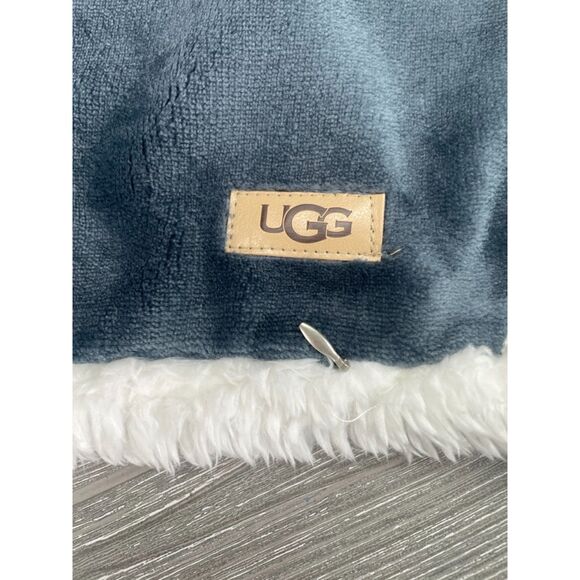 UGG Navy Blue Pillowcase Sham Faux Fur Soft & Fluffy Standard Size 20 x 28" - Picture 5 of 10